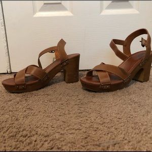 Tan/brown heels